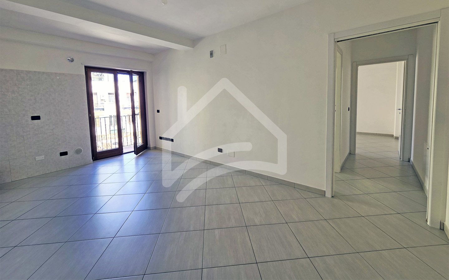 Appartamento semicentrale A/10 uso ufficio