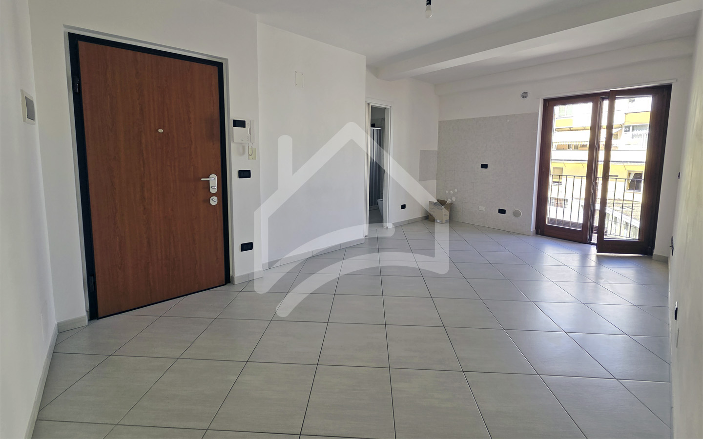 Appartamento semicentrale A/10 uso ufficio